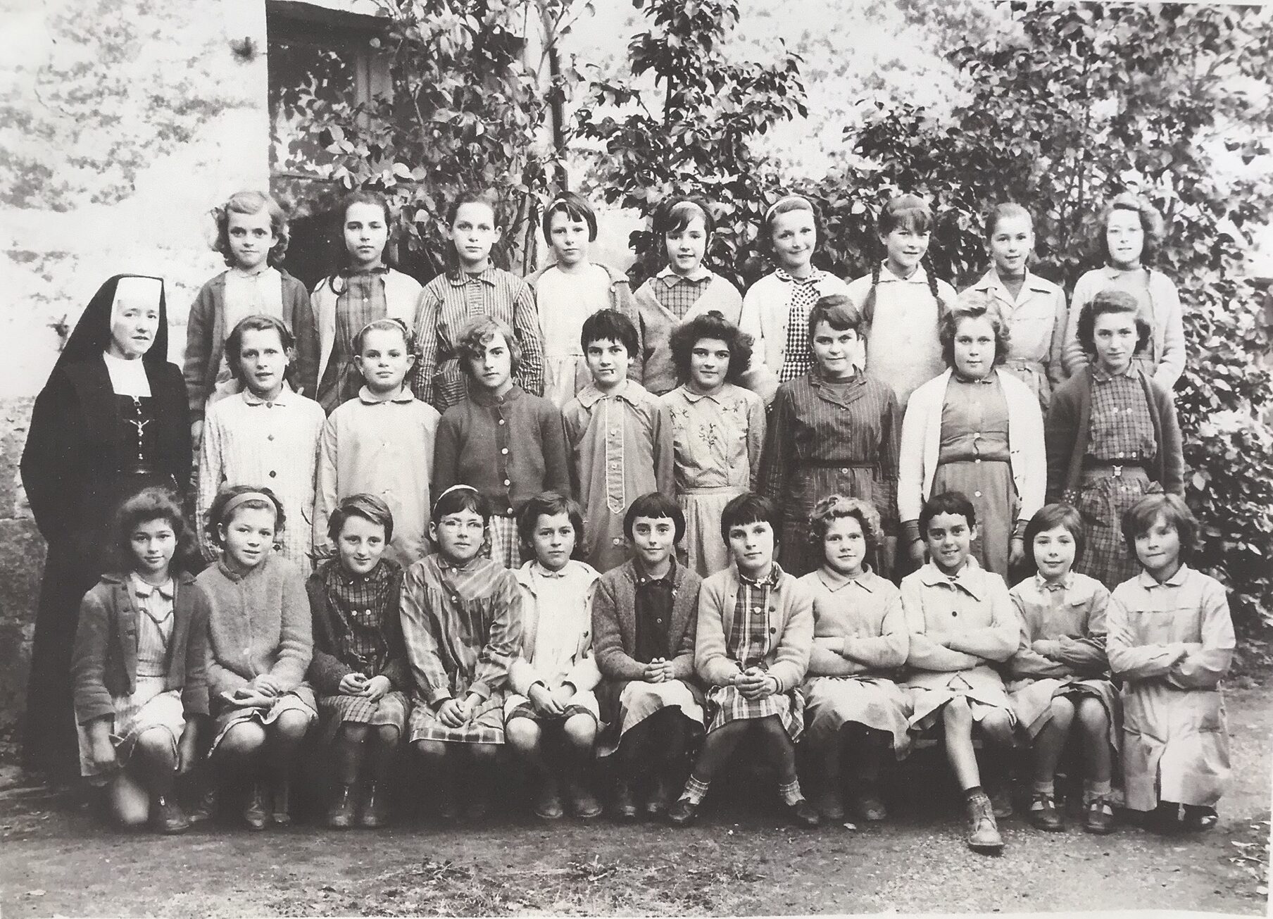 Les élèves de Sainte Marie et leur professeur, vers 1959-1960