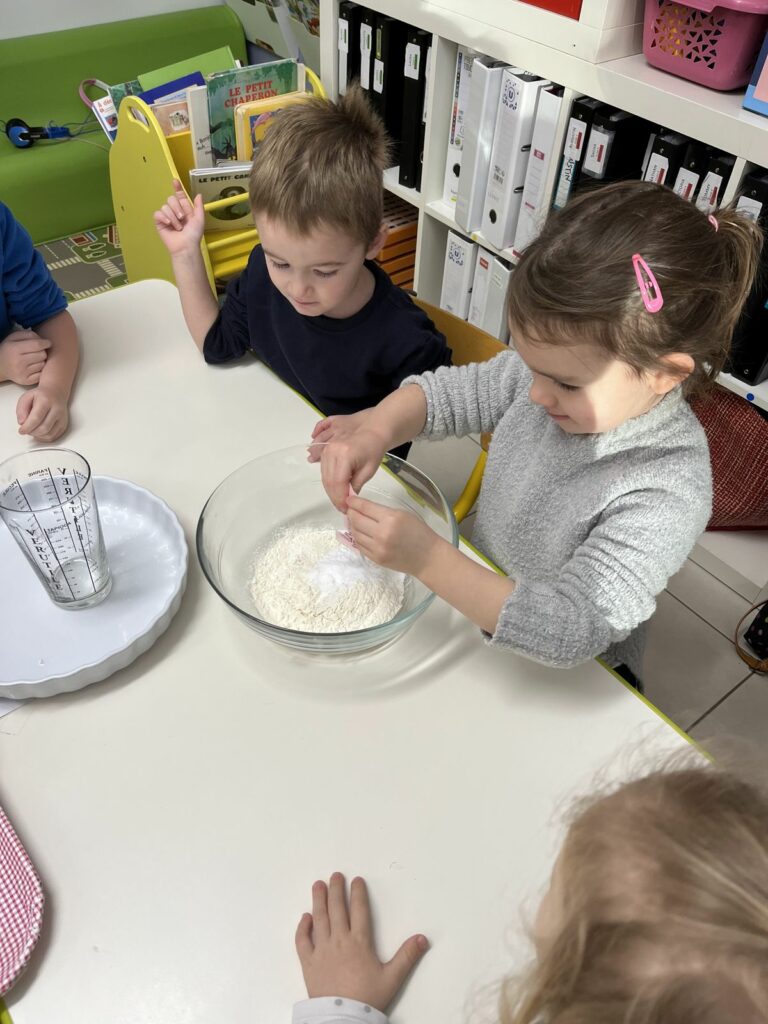 Confection de galettes des rois